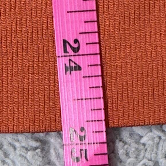 LULULEMON BREEZE BY LONGSLEEVE PERFORATED WOMENS SHIRT SZ 6 EUC - Picture 7 of 7